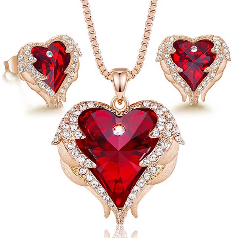 Rode-Swarovski-hart-ketting-en-oorbellen.jpg Red Swarovski heart necklace and earrings