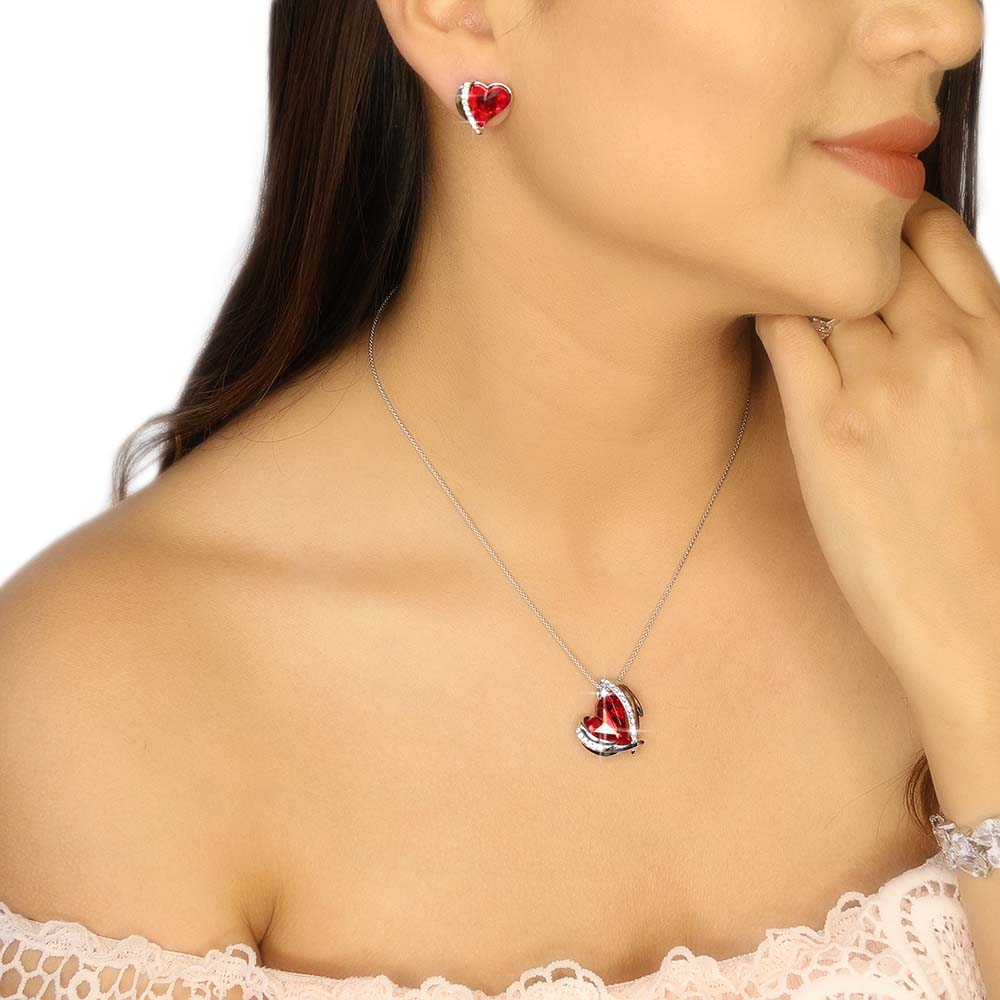 Zilver-rode-Swarovski-hart-ketting-en-oorbellen-2.jpg