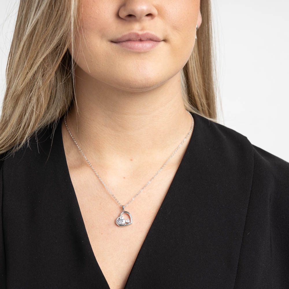 Zilverkleurige Hartjes ketting met zirkonia Zilverkleurige Hartjes ketting met zirkonia