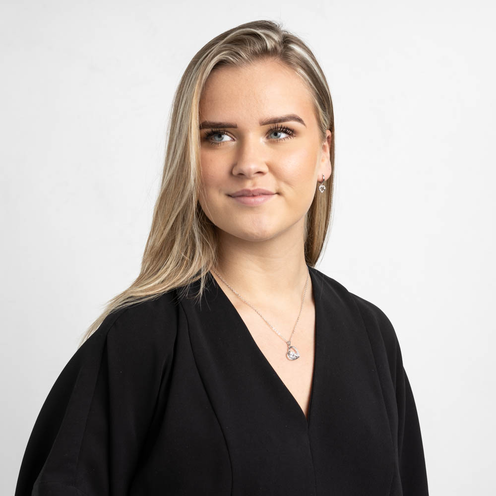 Zilverkleurige Hartjes ketting met zirkonia Zilverkleurige Hartjes ketting met zirkonia